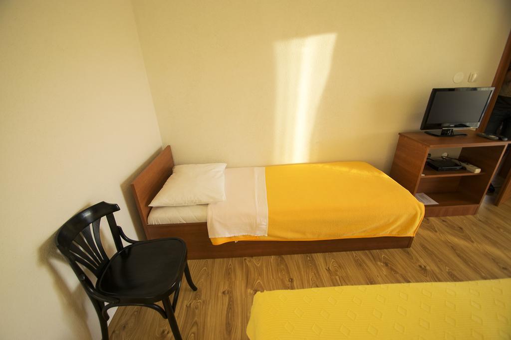 Apartments Zile Starigrad Paklenica Zimmer foto